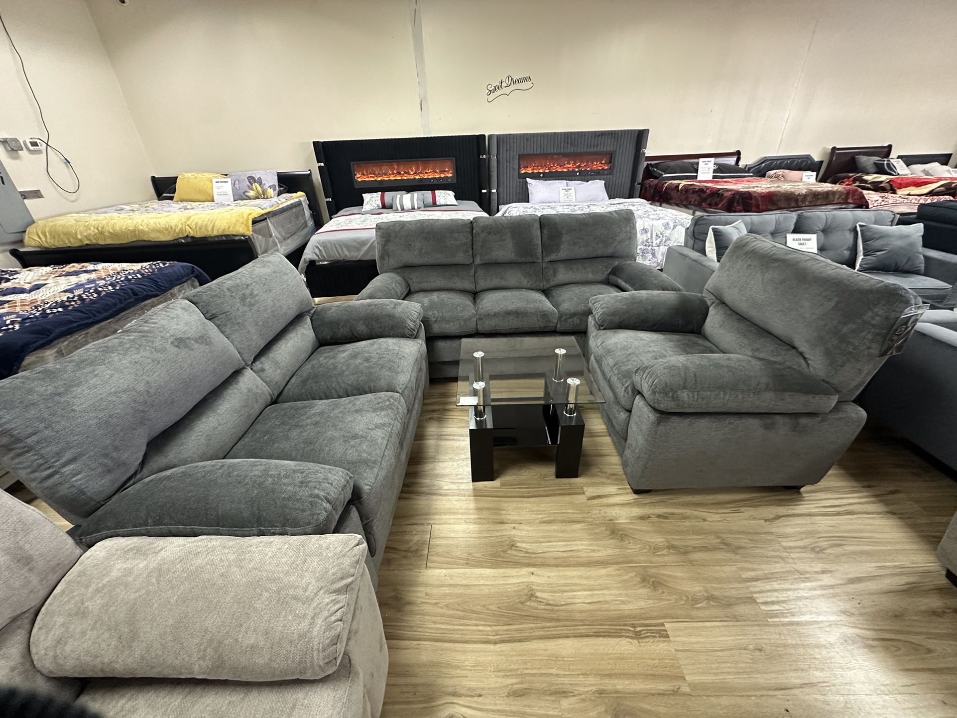 Gray Sofá , Loveseat And Chair!!