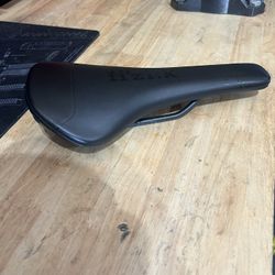 Fizik Taiga Saddle 