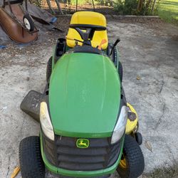 John Deere Lawn Tractor 