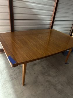 Expandable wood table