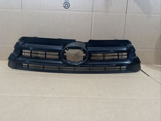 16 -19 Toyota Highlander Upper grille oem