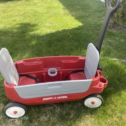 Radio Flyer Deluxe Wagon