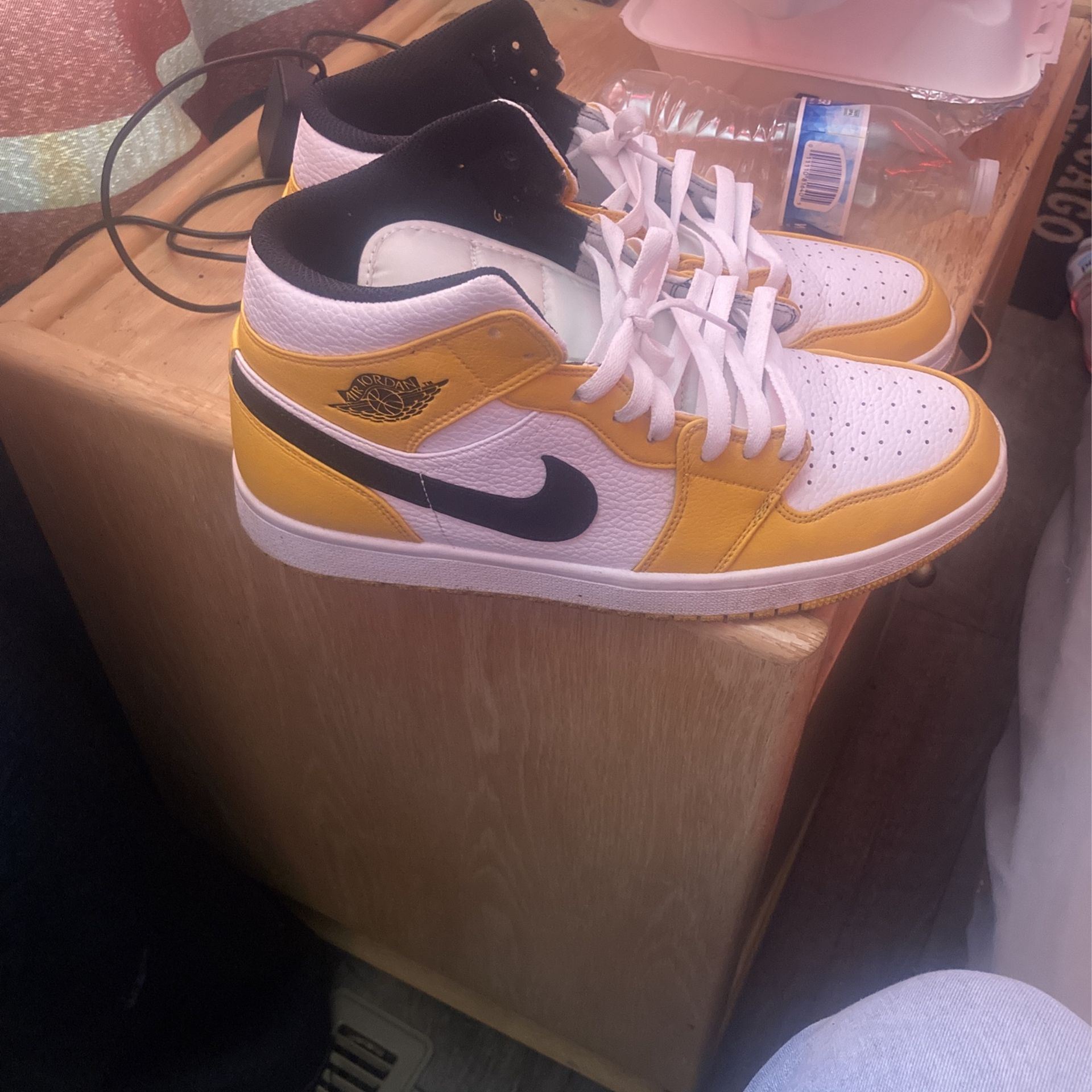 AIR JORDAN 1 HIGH RETRO Bumblebees
