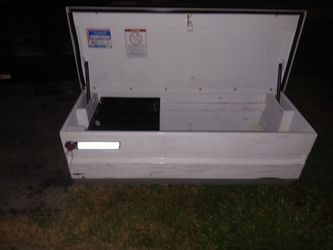 Wrather guard tool boxf or any truck 20x20x48long with 🔑  seat inside the bed