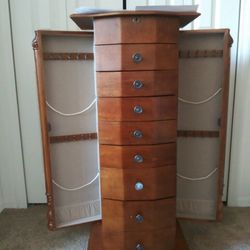 Macy’s Brand New In Box jewerly Armoire Hives And Honey $170