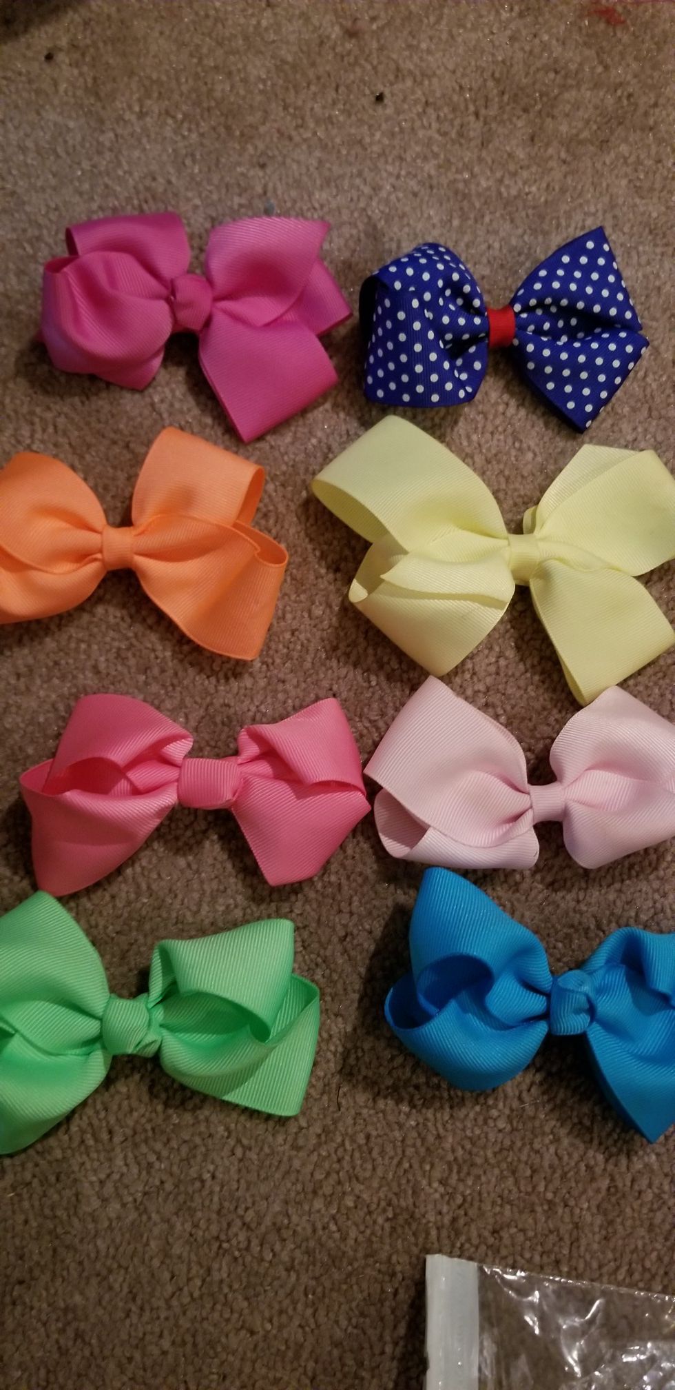 8 assorted hairbows