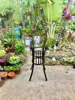 41.5” Bar Height Table: 33”W x 41.5”H
