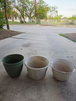 3 plastic plant pots all for $15