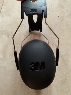 3M PRO-GRADE NOISE REDUCING EARMUFF HEARING PROTECTOR