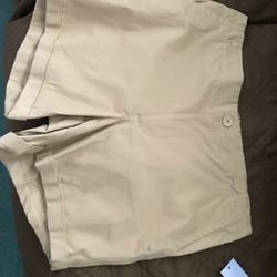 New Women Shorts Size Medium 8-10 
