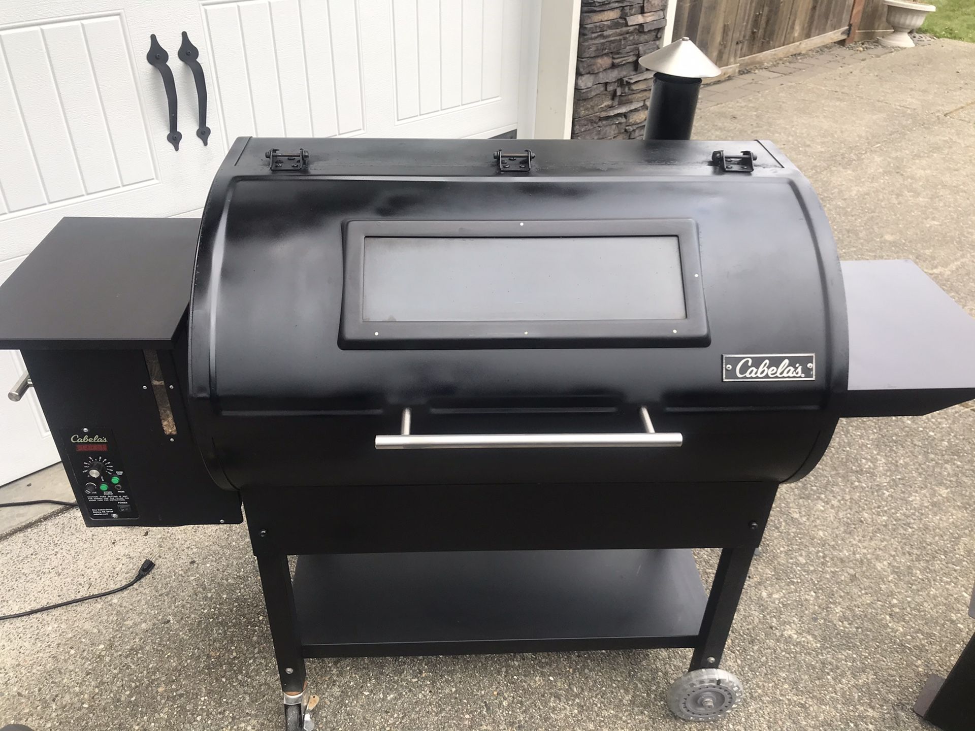 Cabela’s Pro Pellet Grill 36” for Sale in Olympia, WA OfferUp