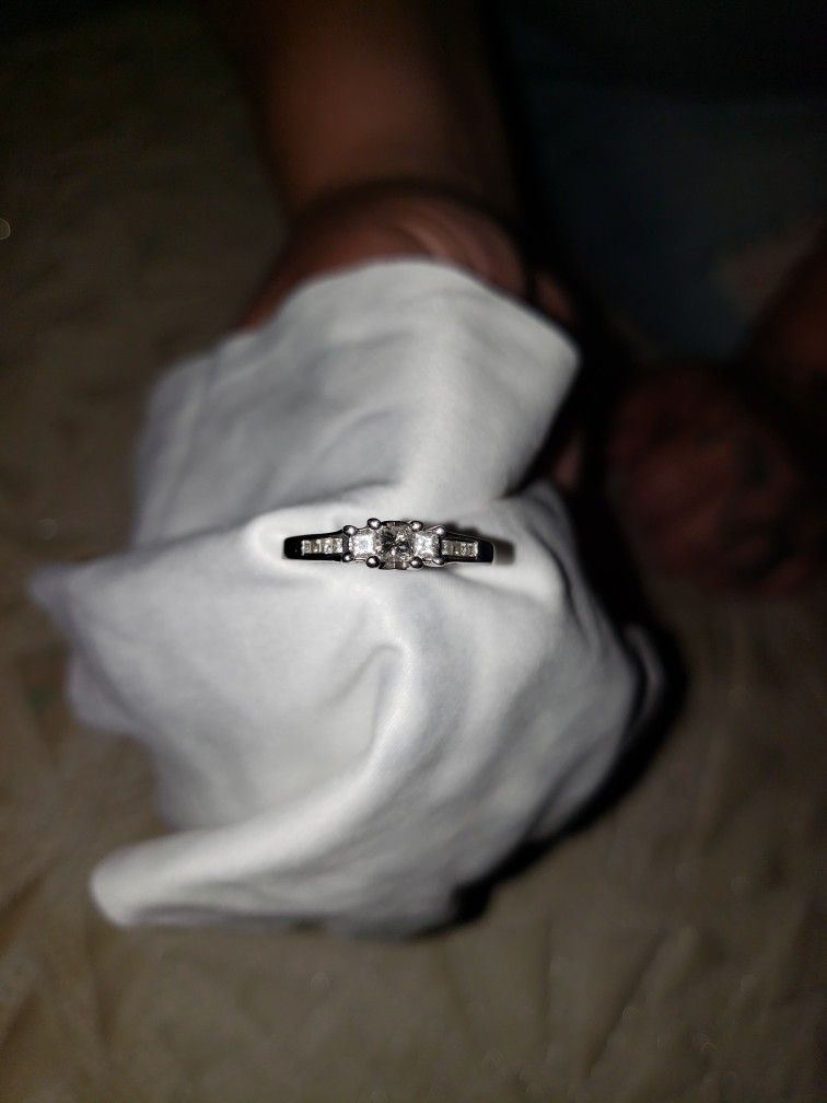 14k White Gold Ladies Diamond Engagement ring