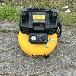 Dewalt Air Compressor 6.0 Gal Tank 165psi