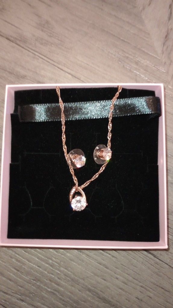 Chapter Club Jewelry Set With Necklace And Earrings