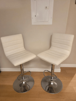 Set of 2 White Leatherette Swivel Barstools Like New Adjustable Height - Astoria, NY