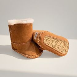 baby girl Uggs size1 (No box)