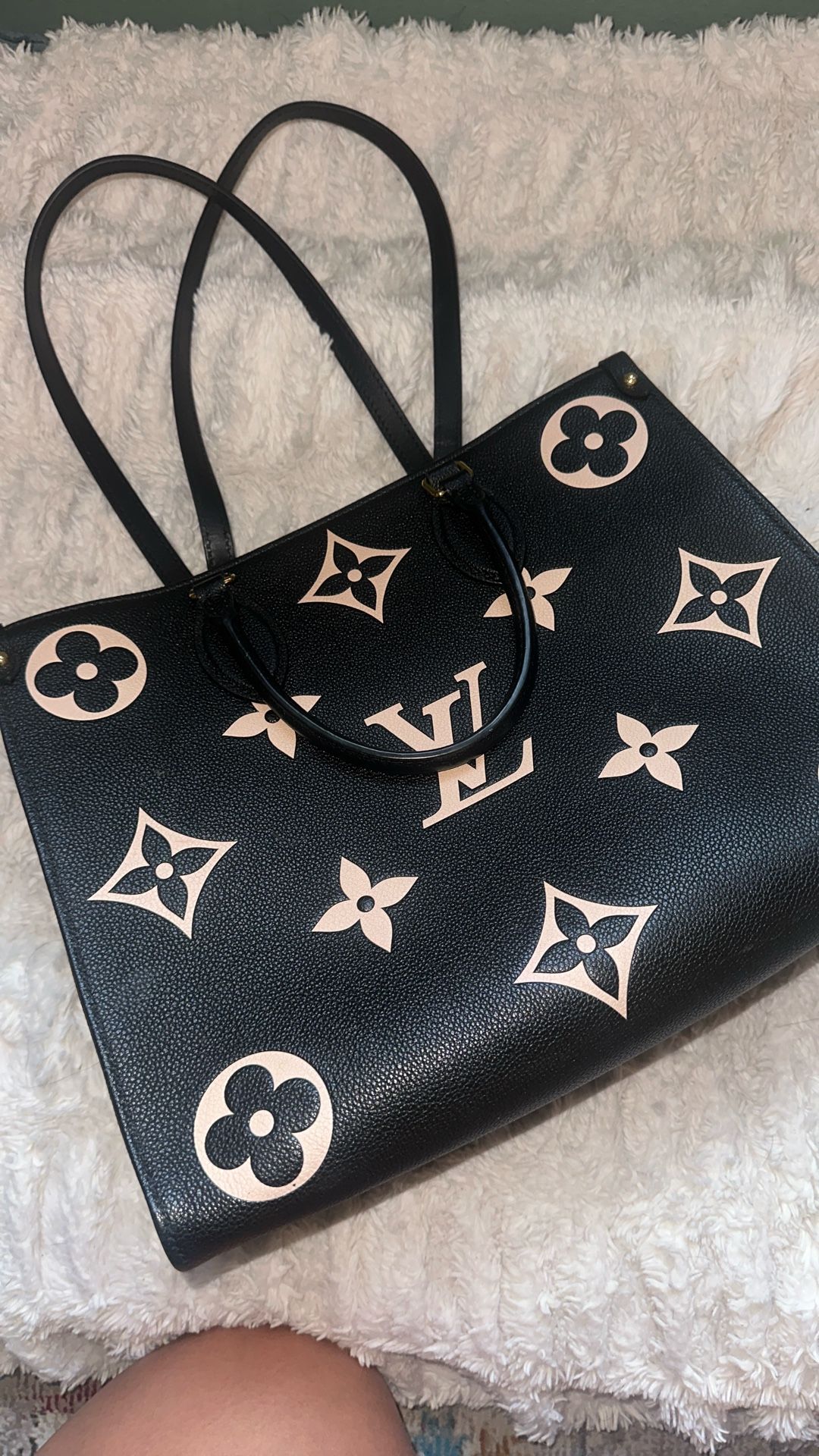 Louis Vuitton OnTheGo MM