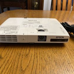 $80 OBO Epson PowerLite 1775W Multimedia Projector, H363A / with POWER CORD and other connection cords. but NO REMOTE 