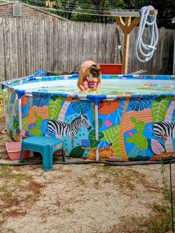 10 ft steel swimming pool 26"tall
