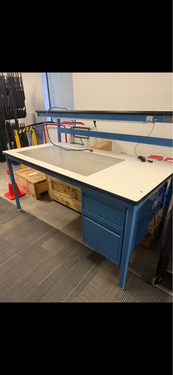 Bench Tek solutions lab table