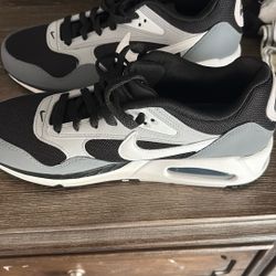 Nike Air max correlate Size 8.5