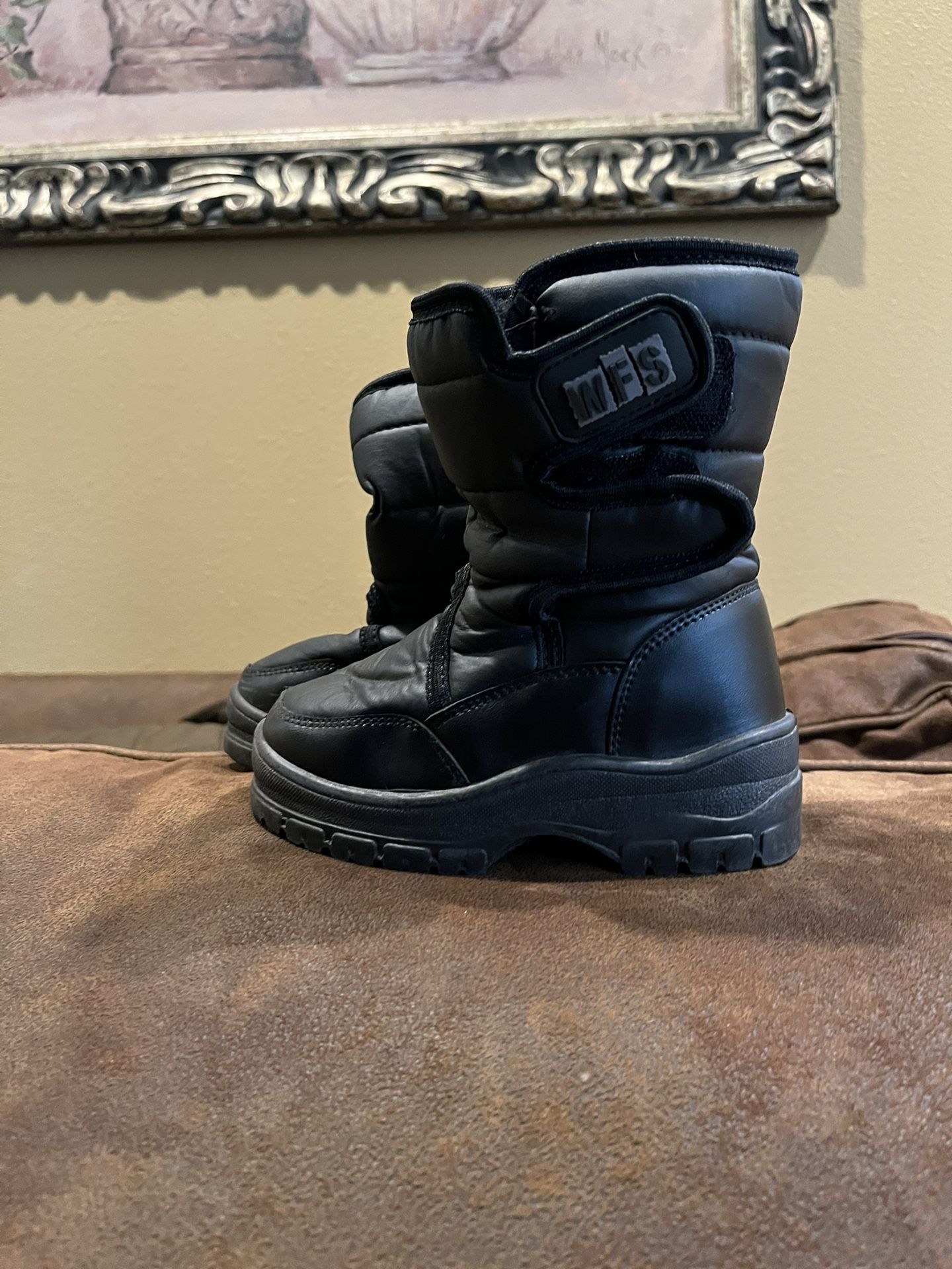 Toddler All Black Snow Boots Size 9