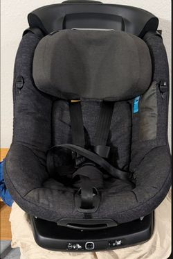 Like new bebe confort / Maxi cosi carseat ( grows with child from birth to toddler ).