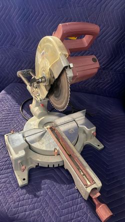 Nice Compound Slide Miter Saw with works great