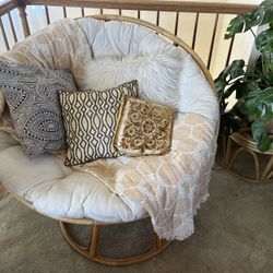 Papasan Chair With White Cushion