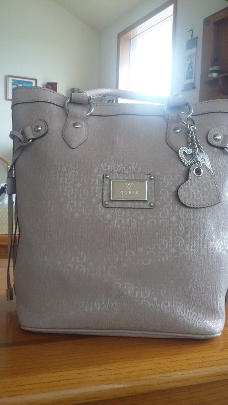 Guess Shoulder Bag