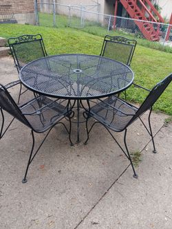 5 pc Wrought Iron Patio Set