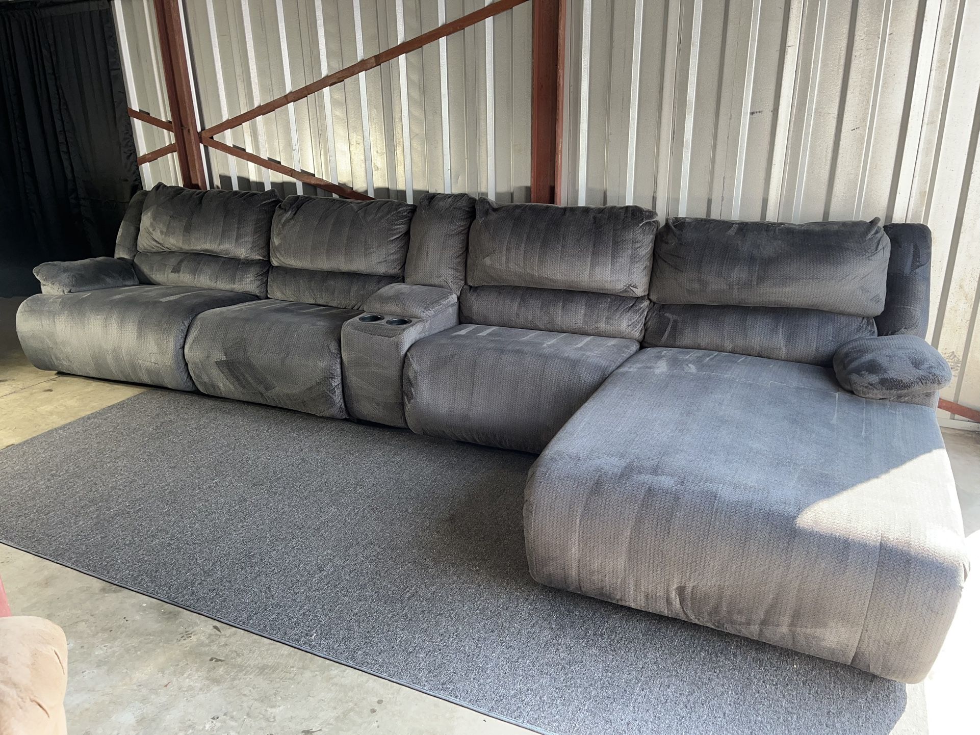 NEW ARRIVAL ‼️ ASHLEY OVERSIZED SECTIONAL W/ RECLINERS (gray)