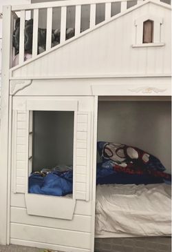 Bed - cama- twin bed - playhouse $150oBo