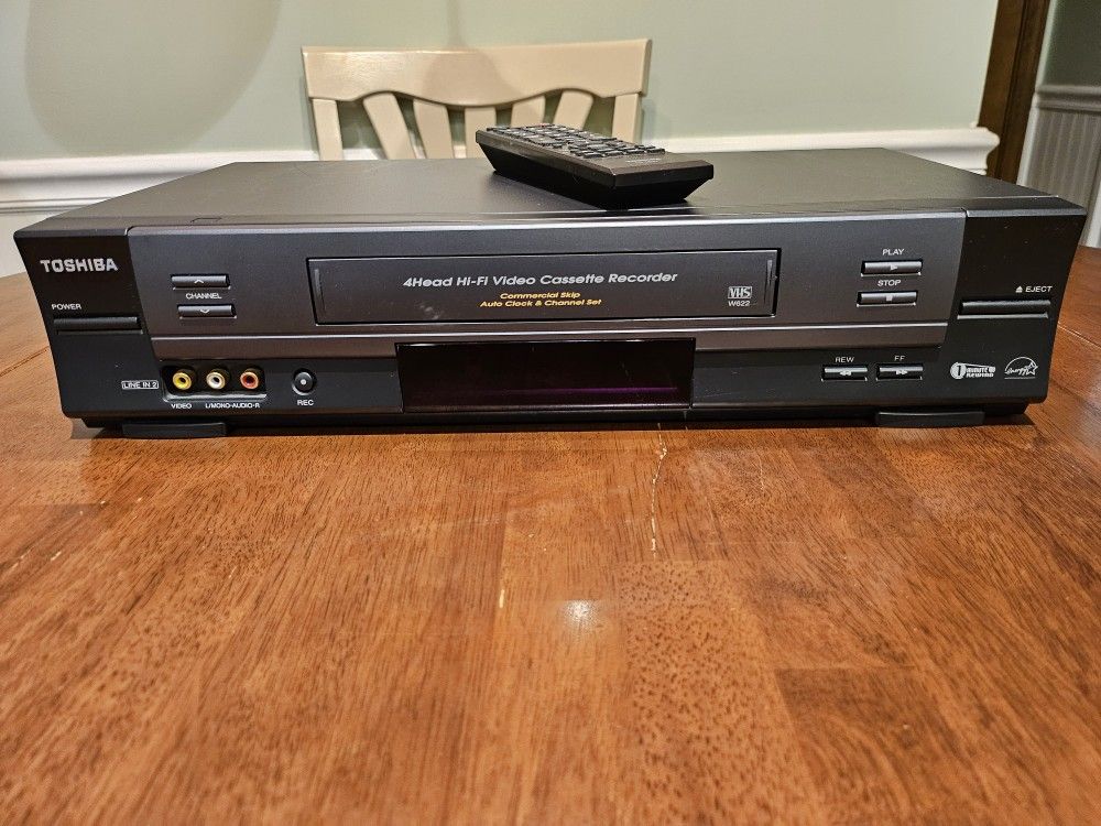 Toshiba 4 Head Hi-Fi VCR w/Remote