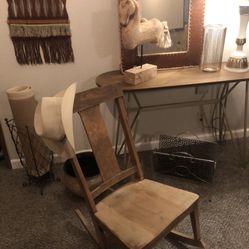Adorable Rustic Farmhouse Chair