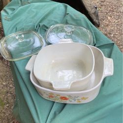 2 Corning Wrar Pieces With Lids 50 Both