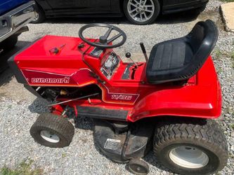 1986 Dynamark Riding Lawnmower 