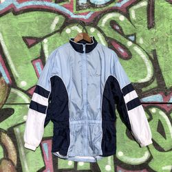 Nike Windbreaker⚪️🔥 size Large in Kids for 25$‼️‼️.