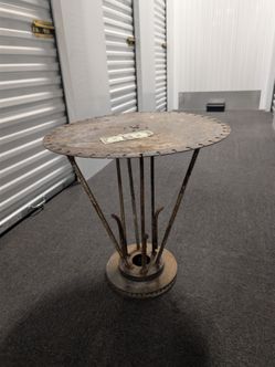 Saw blade table