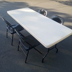 Nice Game Table w 4 Chairs