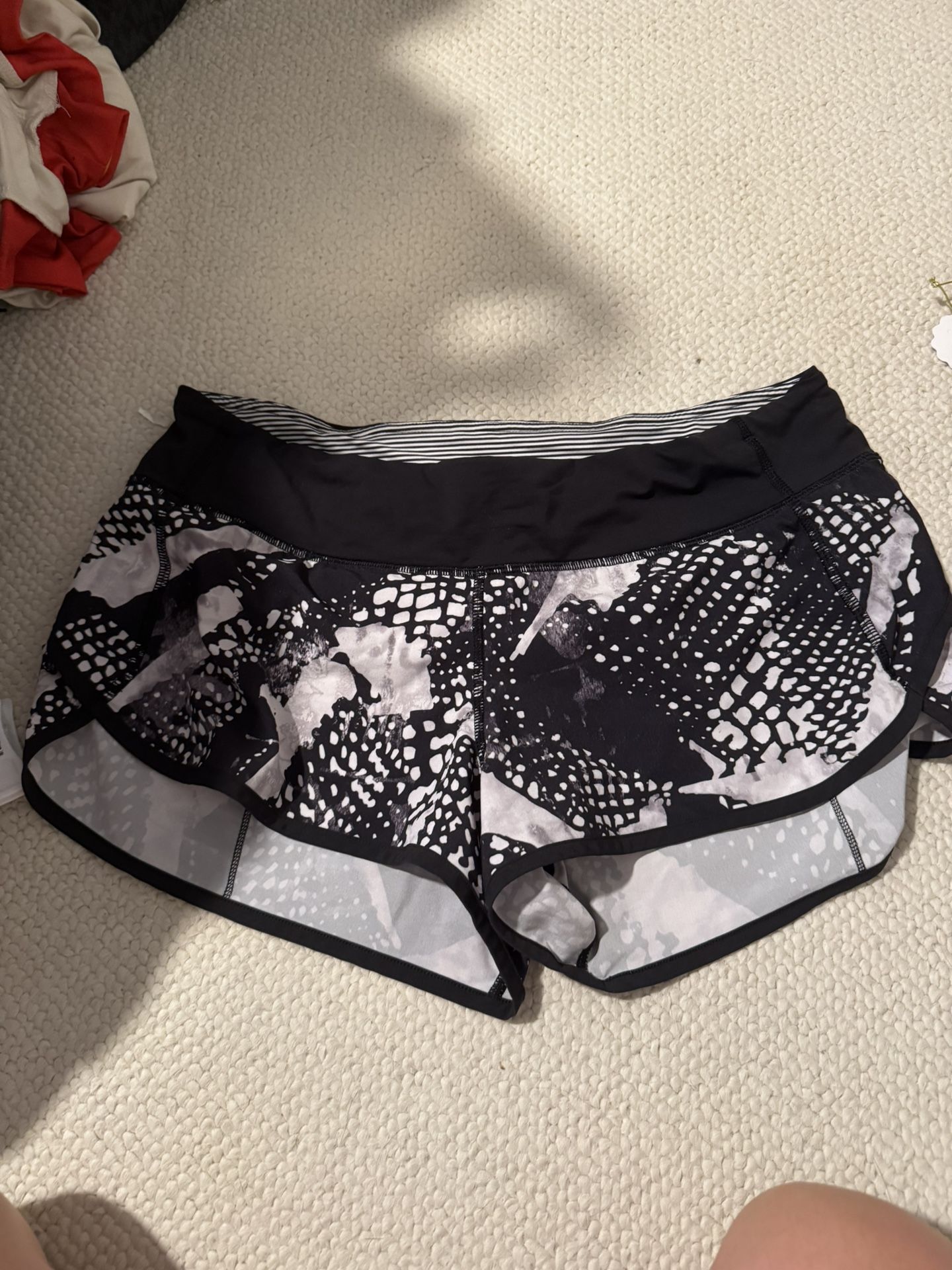 Womens Size 8 Lululemon Shorts