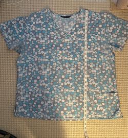 Samantha Mara Women's Blue White Gray Patterned V-Neck Scrub Top