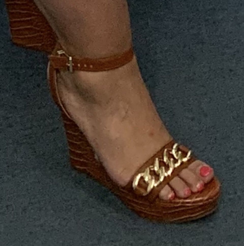 GUESS Snakeskin Wedge Platform Heels – Gold Chain Accents – 2022 – Wedding/Holiday Party  Shoes Sz 9