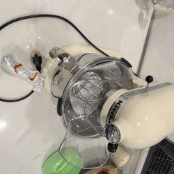 NEW/NO BOX KitchenAid ® Artisan® Series Almond Cream 5-Quart Tilt-Head Stand Mixer 