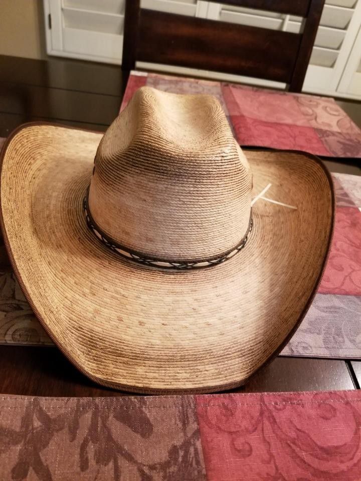 Jason Aldean cowboy hat