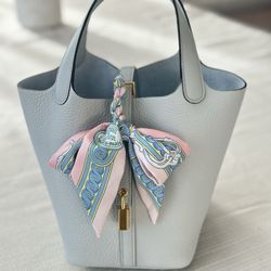 𝐇𝐞𝐫𝐦𝐞𝐬  Picotin 18 Bag Clemence Blue Pale