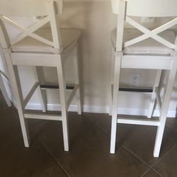 4 Beautiful  Chairs  , Good Condition 