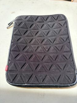 Tablet zippered textured case