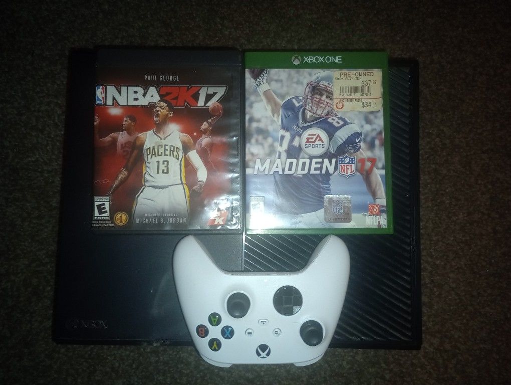 Xbox One (WITH CORDS)