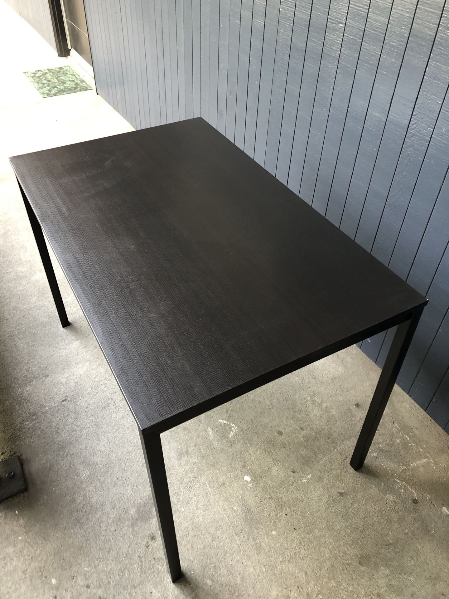Black Table for Indoors! (Sturdy and Like New!)